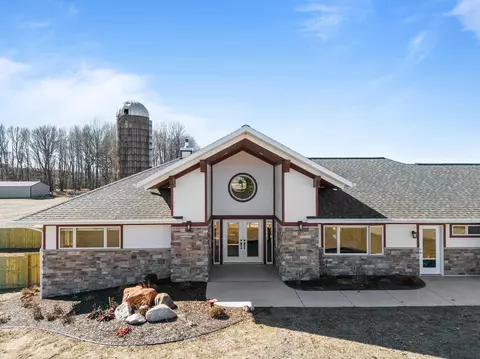 3287 Huebscher Rd, Abrams, WI 54101