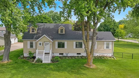 1418 Winchester Rd, Neenah, WI 54956
