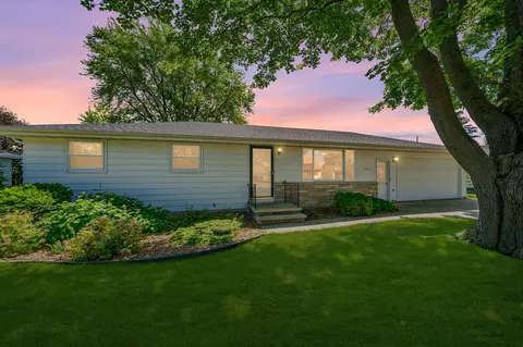1520 Bruce St, Neenah, WI 54956