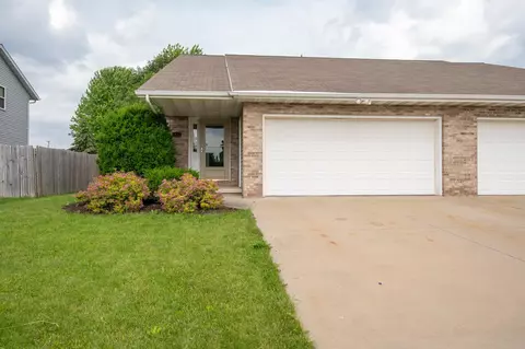 1817 Meadowview Ln, Little Chute, WI 54140