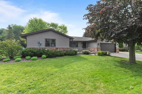 1080 Stuart Dr, Neenah, WI 54956
