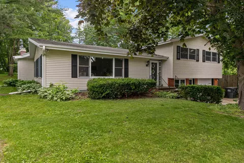 228 W Factory St, Seymour, WI 54165