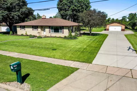 326 Main St, Wrightstown, WI 54180 photo 2
