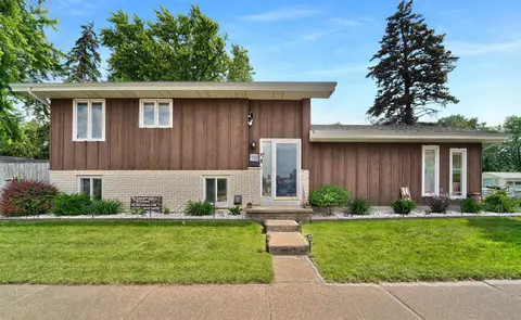 615 W Murdock Ave, Oshkosh, WI 54901