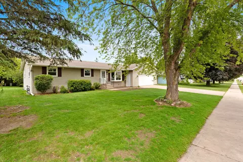521 Crestview Dr, Seymour, WI 54165