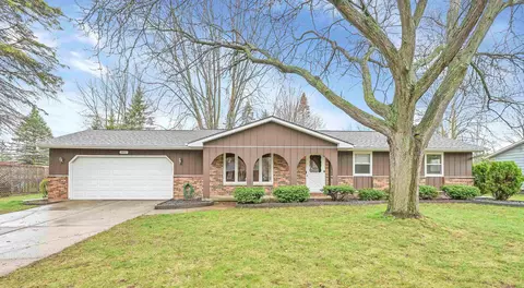 2927 Poels Rd, Howard, WI 54313