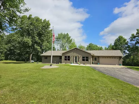 2104 W Bannerman Ave, Redgranite, WI 54970