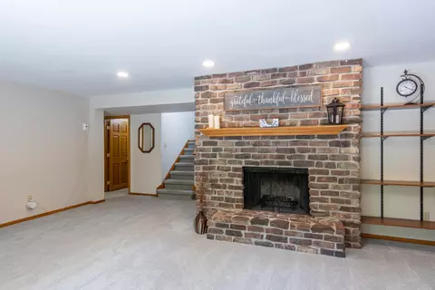 Living - 816 N Cambridge Dr, Appleton, WI 54915 photo 4 of 5