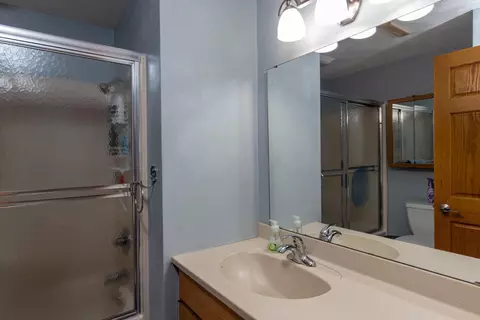 Bath - 816 N Cambridge Dr, Appleton, WI 54915 photo 4 of 4