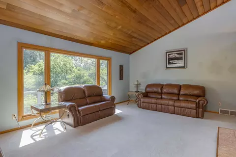 Living - 816 N Cambridge Dr, Appleton, WI 54915 photo 3 of 5
