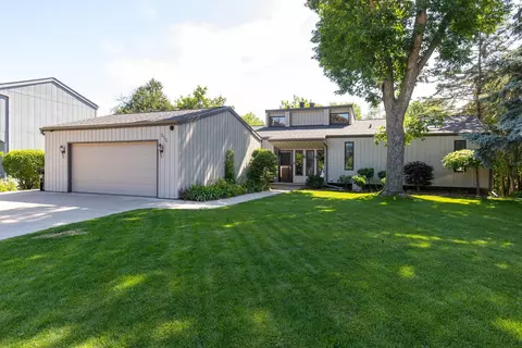 816 N Cambridge Dr, Appleton, WI 54915