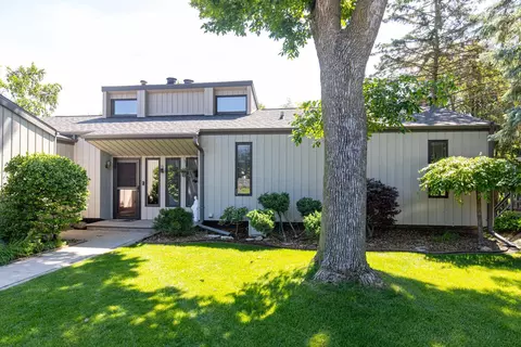 Exterior - 816 N Cambridge Dr, Appleton, WI 54915 photo 10 of 11