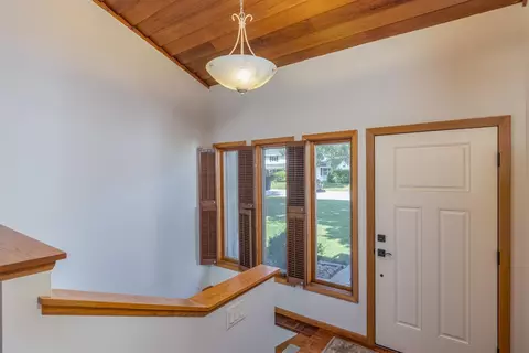 Entry Way - 816 N Cambridge Dr, Appleton, WI 54915 photo 1 of 1