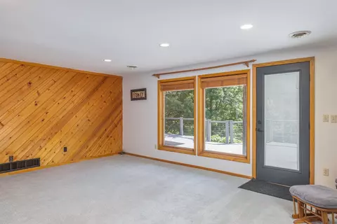 Living - 816 N Cambridge Dr, Appleton, WI 54915 photo 5 of 5