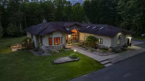 2093 Division St, Iron River, MI 49935