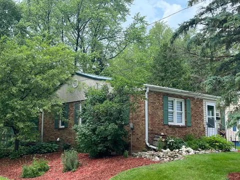1016 S 7th St, De Pere, WI 54115