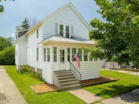194 E Cotton St, Fond Du Lac, WI 54935