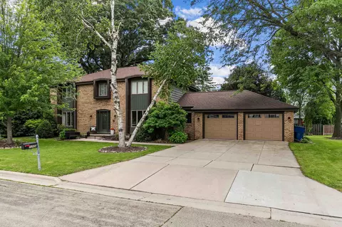 1204 Maria Ln, Menasha, WI 54952