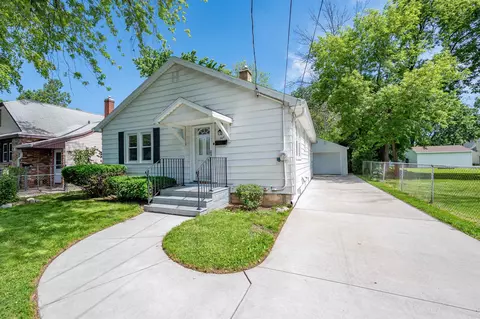 966 Hickory Hill Dr, Green Bay, WI 54304