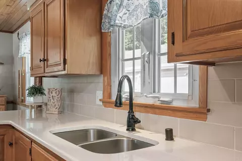 5031 N Lynndale Dr, Appleton, WI 54913 photo 12