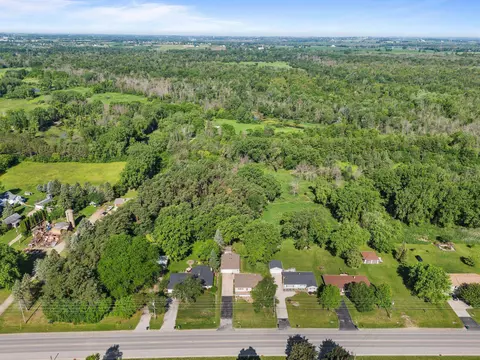 5031 N Lynndale Dr, Appleton, WI 54913 photo 3