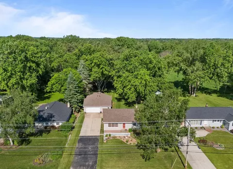5031 N Lynndale Dr, Appleton, WI 54913 photo 2