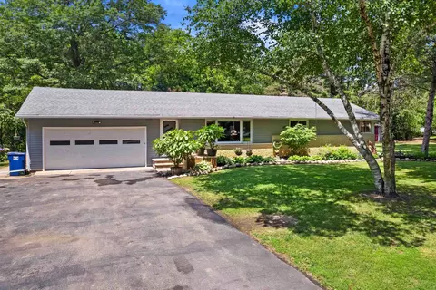 1002 Berlin St, Waupaca, WI 54981