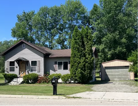 326 Elm Ave, Oconto, WI 54153