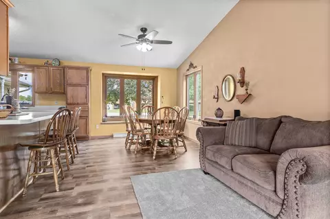 n9599 Anna Court, Appleton, WI 54915 photo 3