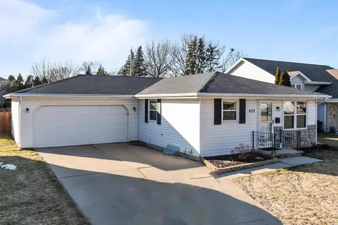 430 Suburban Dr, De Pere, WI 54115