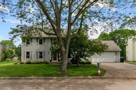 10 Pheasant Ct, Appleton, WI 54915