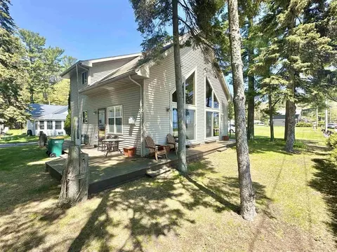 2515 Redpath Dr, Marinette, WI 54143
