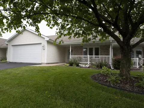376 Wyldewood Dr # B, Oshkosh, WI 54904