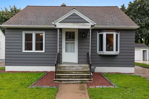 1584 Cedar St, Green Bay, WI 54302