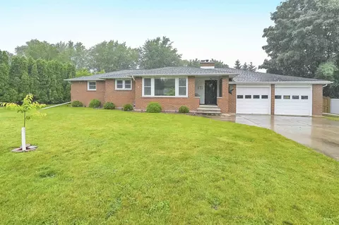 171 E Briar Ln, Green Bay, WI 54301