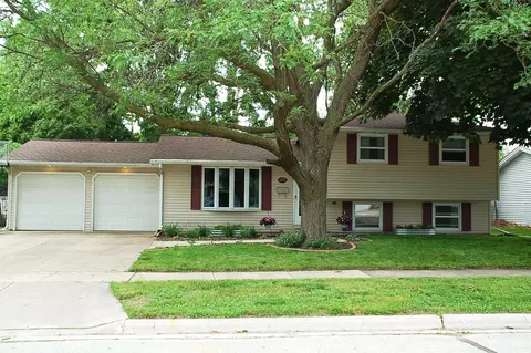 1221 Lark St, Green Bay, WI 54303
