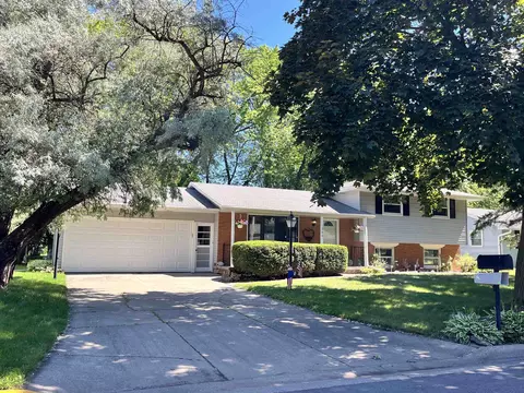 1260 April Ln, Green Bay, WI 54304