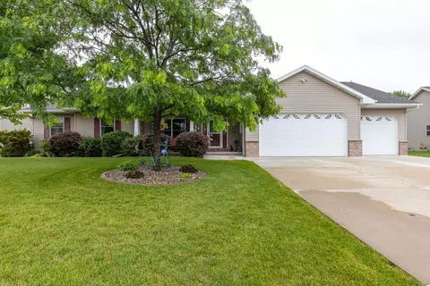 385 Wooden Shoe Cir, Kaukauna, WI 54130