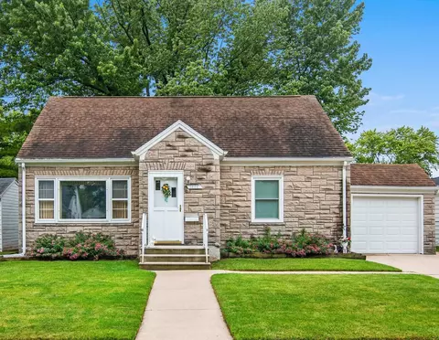1586 Edison St, Green Bay, WI 54302