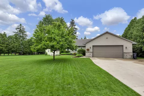 819 Briarwood Ave, Little Chute, WI 54140