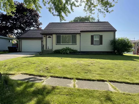315 Parker Ave, Algoma, WI 54201