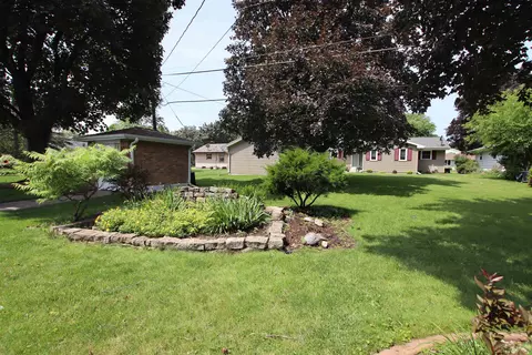 Exterior - 27 N Linden Ln, Appleton, WI 54915 photo 5 of 6