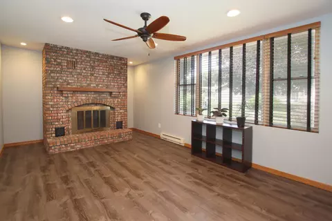 Living - 27 N Linden Ln, Appleton, WI 54915 photo 3 of 3