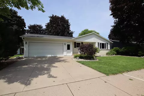 Exterior - 27 N Linden Ln, Appleton, WI 54915 photo 2 of 6