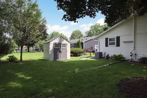 Exterior - 27 N Linden Ln, Appleton, WI 54915 photo 4 of 6