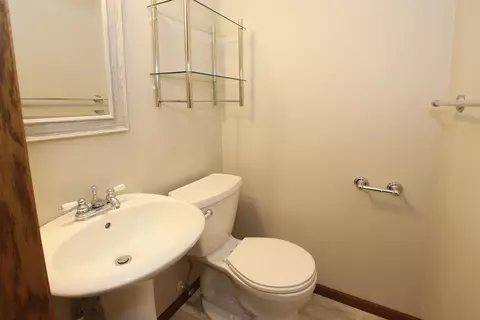 Bath - 27 N Linden Ln, Appleton, WI 54915 photo 1 of 3