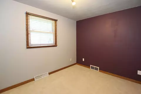 Bedroom - 27 N Linden Ln, Appleton, WI 54915 photo 6 of 7