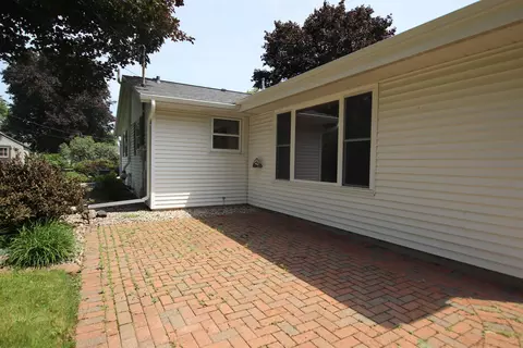 Exterior - 27 N Linden Ln, Appleton, WI 54915 photo 6 of 6