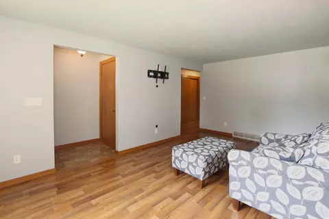 Living - 27 N Linden Ln, Appleton, WI 54915 photo 2 of 3