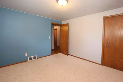 Bedroom - 27 N Linden Ln, Appleton, WI 54915 photo 5 of 7